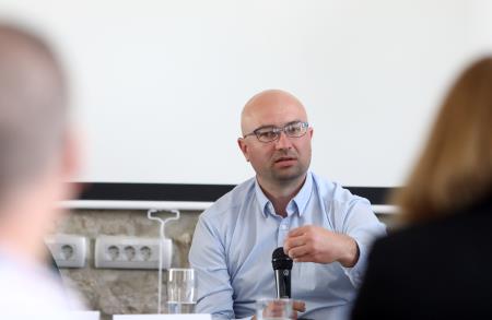 Okrogla miza Notranjsko primorske novice 15 Foto Ljubo Vukelič